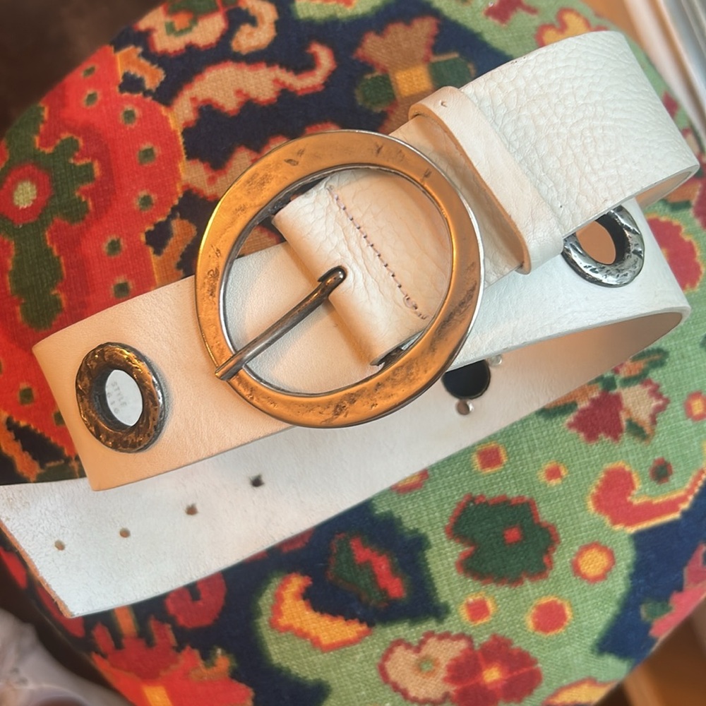 Vintage Made in Italy Garuglieri White Distressed Leather Belt, Silver Buckle - Picture 9 of 11